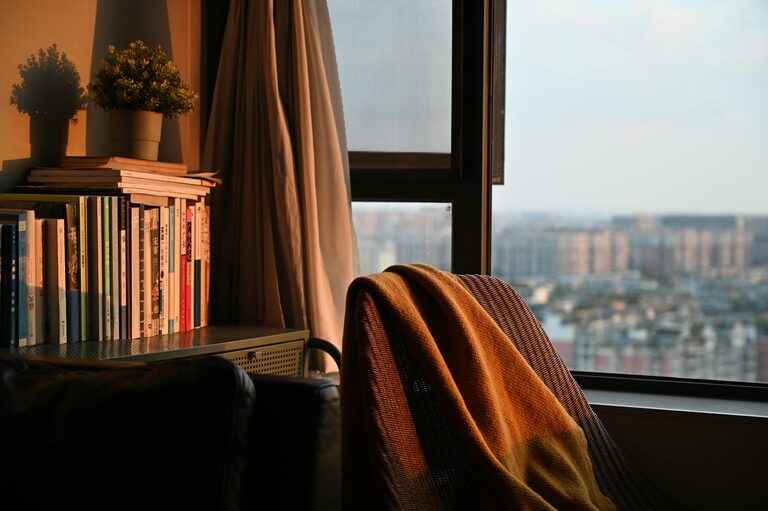 Simple Tips to Create a Cozy and Inviting Reading Nook in Your Home